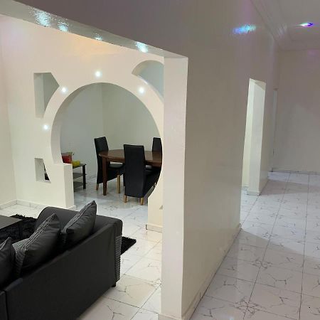Matano Guest House Brikama Ngoại thất bức ảnh